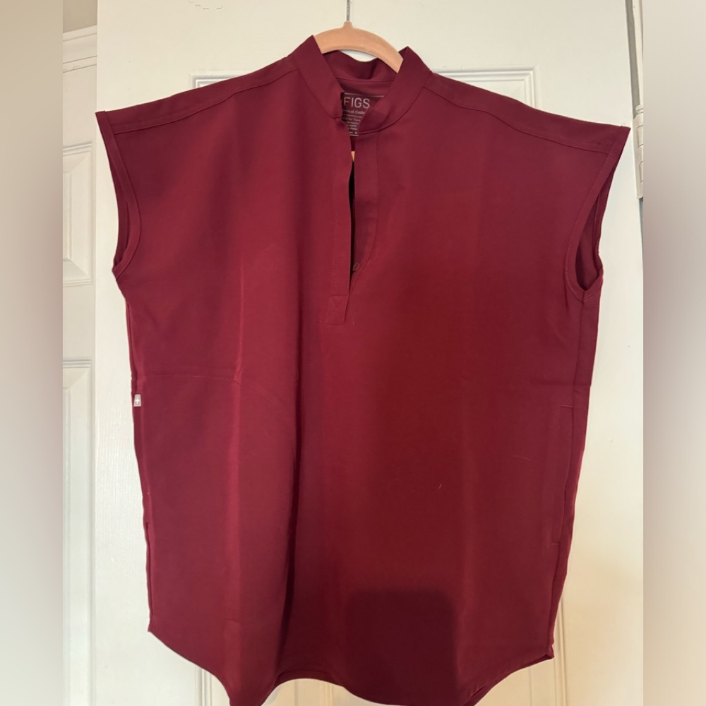 Figs burgundy Rafaela scrub top. XS.